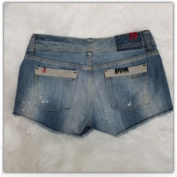 Express embroidered distressed shorts - Picture 2 of 3